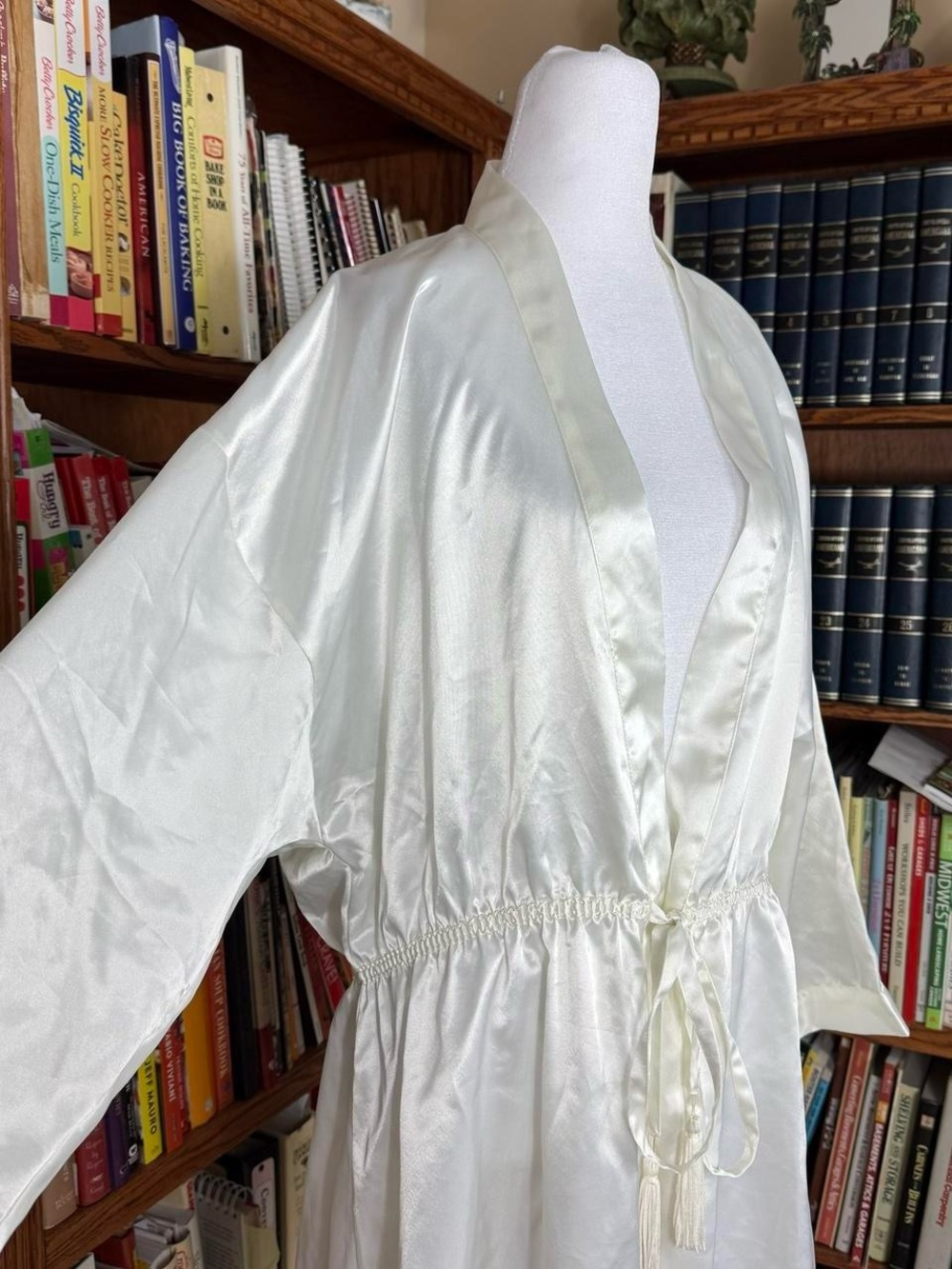 90s gold label Victoria's Secret white satin robe